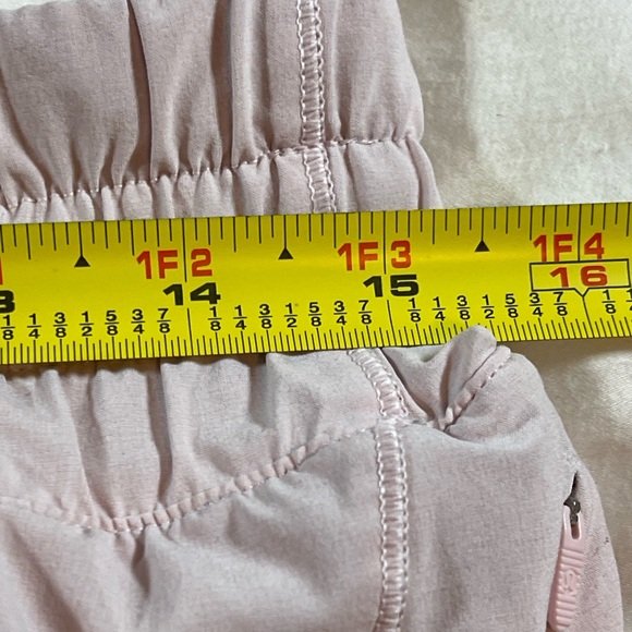 Lululemon Track That Mid-Rise Lined Short 5" Strawberry Milkshake Size 12 - Picture 5 of 7